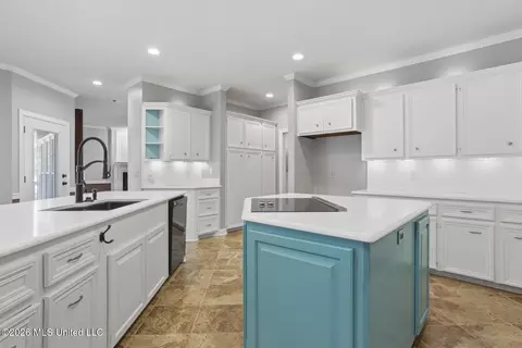 Kitchen - 105 Beaver Run Dr, Brandon, MS 39047 photo 3 of 7