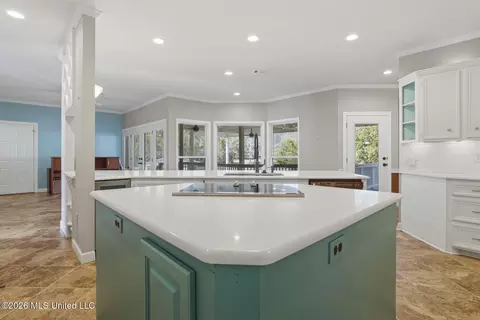 Kitchen - 105 Beaver Run Dr, Brandon, MS 39047 photo 4 of 7