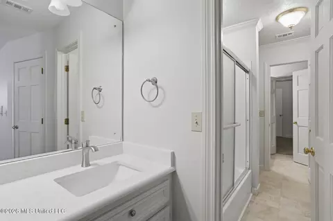 Bath - 105 Beaver Run Dr, Brandon, MS 39047 photo 8 of 9