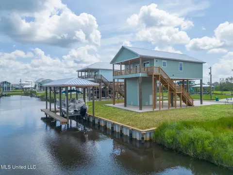 4022 Ceylon St, Bay Saint Louis, MS 39520