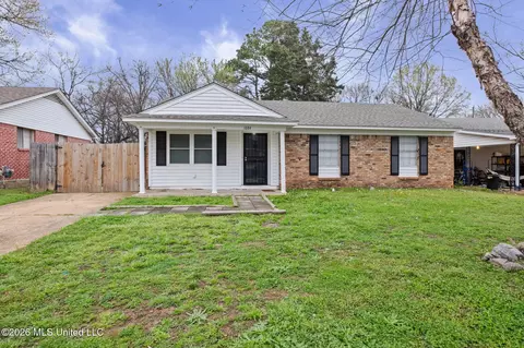 1884 S Conerly Dr, Southaven, MS 38671