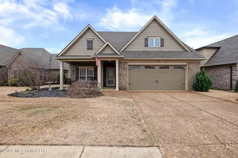 5900 S Foxdale Loop, Southaven, MS 38672