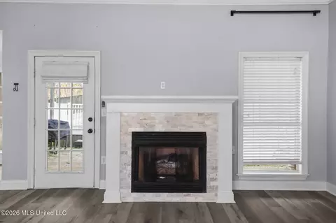 Living - 286 Azalea Ct, Brandon, MS 39047 photo 3 of 4