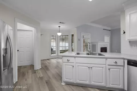 Entry Way - 286 Azalea Ct, Brandon, MS 39047 photo 2 of 2