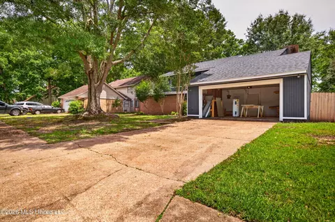 105 Penny Ct, Ocean Springs, MS 39564