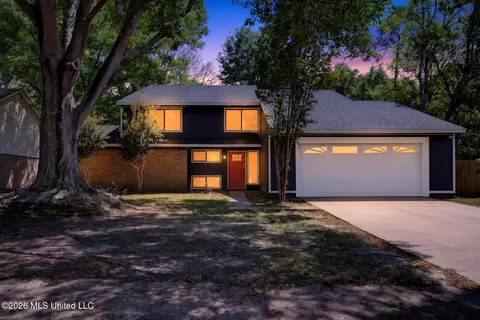 105 Penny Ct, Ocean Springs, MS 39564