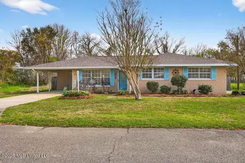 224 Saint Paul Ave, Pass Christian, MS 39571