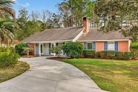 8359 Makiki Dr, Diamondhead, MS 39525