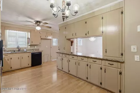 Kitchen - 1158 Star Rd, Brandon, MS 39042 photo 2 of 3