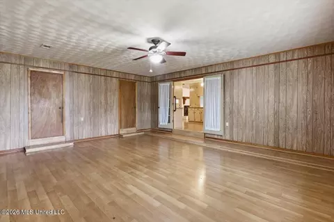 Living - 1158 Star Rd, Brandon, MS 39042 photo 5 of 7