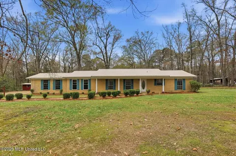 1158 Star Rd, Brandon, MS 39042