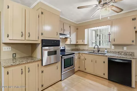 Kitchen - 1158 Star Rd, Brandon, MS 39042 photo 3 of 3