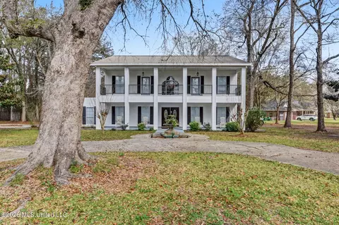 20700 Cameron Ln, Moss Point, MS 39562