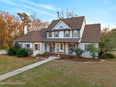 75 N Hill Dr, Carriere, MS 39426