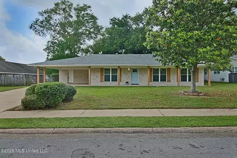 726 Sharon Hills Dr, Biloxi, MS 39532