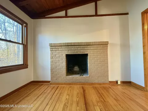 Living - 11664 Oak Dr, Hernando, MS 38632 photo 2 of 3
