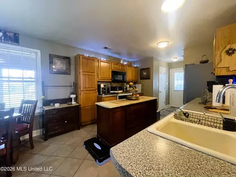 Kitchen - 286 Caleb Ln, Coldwater, MS 38618 photo 2 of 2