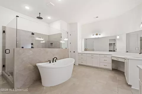 Bath - 5112 Grays Valley Dr, Hernando, MS 38632 photo 5 of 7