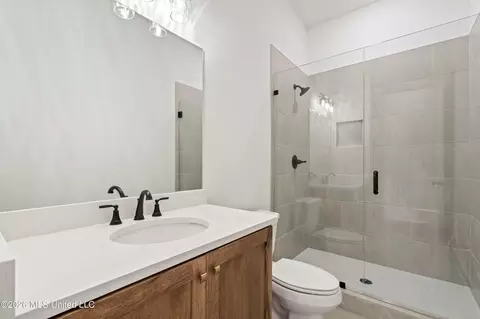 Bath - 5112 Grays Valley Dr, Hernando, MS 38632 photo 3 of 7