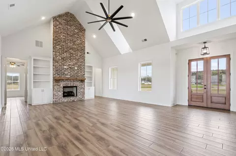 Living - 5112 Grays Valley Dr, Hernando, MS 38632 photo 1 of 3