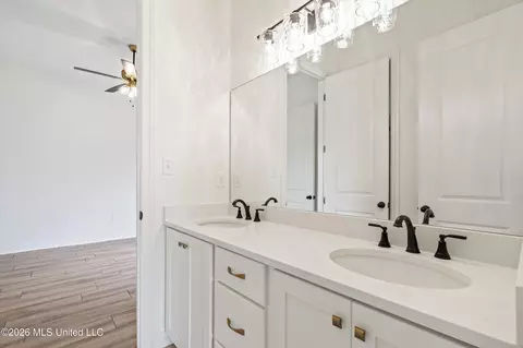 Bath - 5112 Grays Valley Dr, Hernando, MS 38632 photo 1 of 7