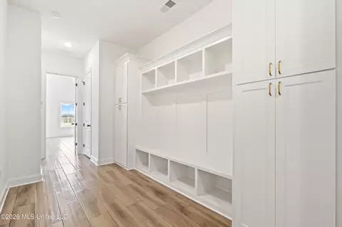 Entry Way - 5112 Grays Valley Dr, Hernando, MS 38632 photo 2 of 2