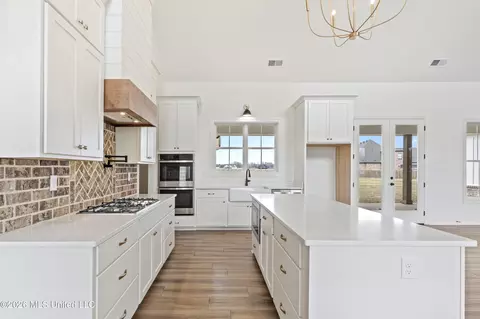 Kitchen - 5112 Grays Valley Dr, Hernando, MS 38632 photo 2 of 2