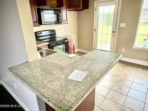 Kitchen - 17 Pointer Trl, Picayune, MS 39466 photo 3 of 3