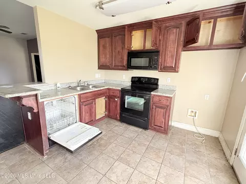 Kitchen - 17 Pointer Trl, Picayune, MS 39466 photo 1 of 3