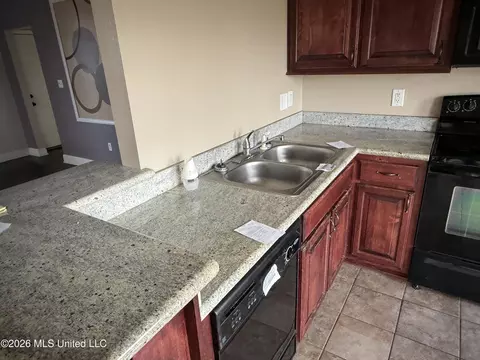 Kitchen - 17 Pointer Trl, Picayune, MS 39466 photo 2 of 3