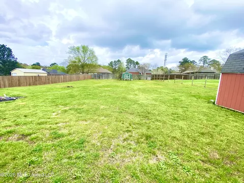 Exterior - 1012 Stonehendge Dr, Brandon, MS 39042 photo 2 of 3