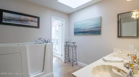 Bath - 7739 Manini Way, Diamondhead, MS 39525 photo 3 of 5
