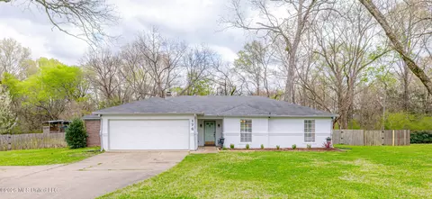 176 Green Forest Dr, Clinton, MS 39056