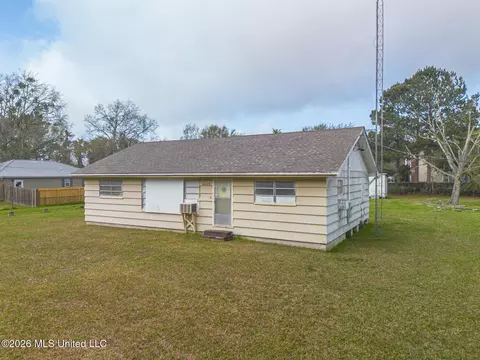 10403 Gorenflo Rd, D'iberville, MS 39540