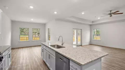Living - 101 Triple Crown Cv, Clinton, MS 39056 photo 5 of 6