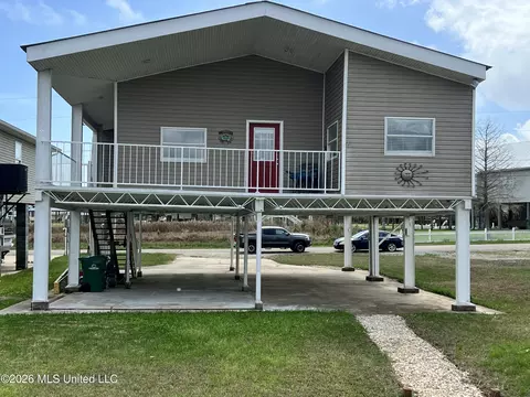 11045 Idaho St, Bay Saint Louis, MS 39520