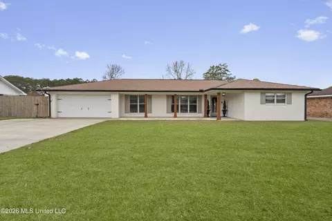 821 Auburn Dr, Biloxi, MS 39532