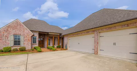 Exterior - 104 Saint Charles Dr, Madison, MS 39110 photo 4 of 7