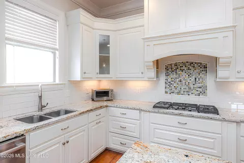 Kitchen - 104 Saint Charles Dr, Madison, MS 39110 photo 4 of 6