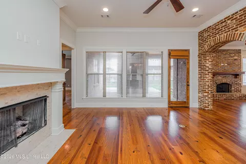 Living - 104 Saint Charles Dr, Madison, MS 39110 photo 2 of 7
