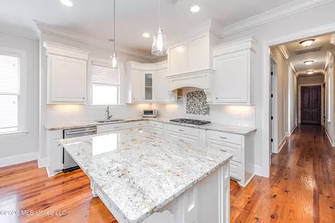 Kitchen - 104 Saint Charles Dr, Madison, MS 39110 photo 3 of 6