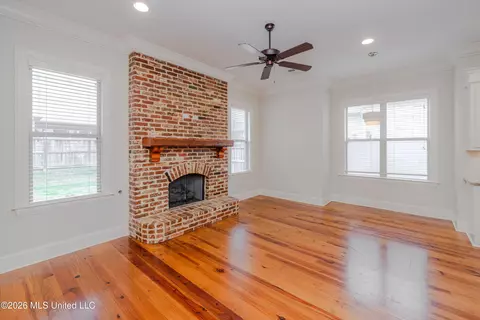 Living - 104 Saint Charles Dr, Madison, MS 39110 photo 5 of 7