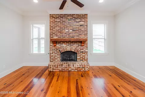 Living - 104 Saint Charles Dr, Madison, MS 39110 photo 6 of 7