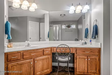 Bath - 9209 Hickory Dr, Olive Branch, MS 38654 photo 3 of 3