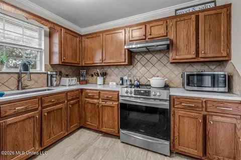 Kitchen - 9209 Hickory Dr, Olive Branch, MS 38654 photo 2 of 2