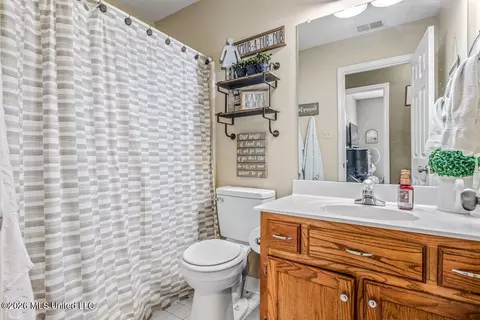 Bath - 9209 Hickory Dr, Olive Branch, MS 38654 photo 1 of 3