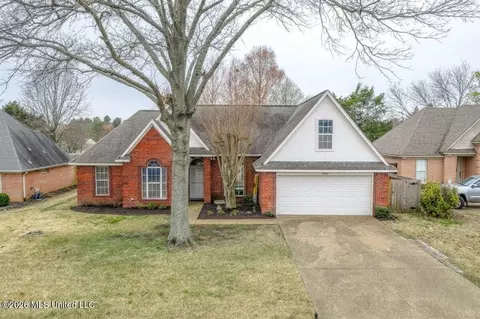 9209 Hickory Dr, Olive Branch, MS 38654