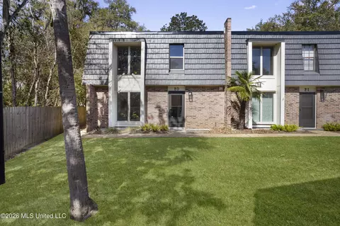 527 Front Beach Dr #20, Ocean Springs, MS 39564