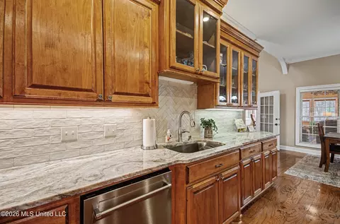 Kitchen - 512 Susannah Dr, Brandon, MS 39047 photo 2 of 5