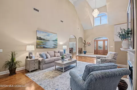 Living - 512 Susannah Dr, Brandon, MS 39047 photo 2 of 3